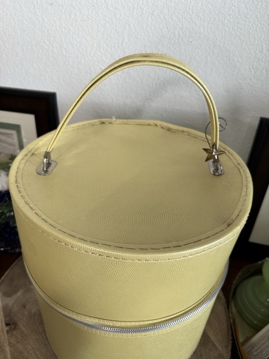 Vintage Mid-Century Butter Yellow Wig / Hat Box Round Travel Case w/ Handle